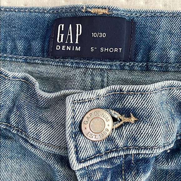 GAP Distressed Denim Shorts - Picture 4 of 4